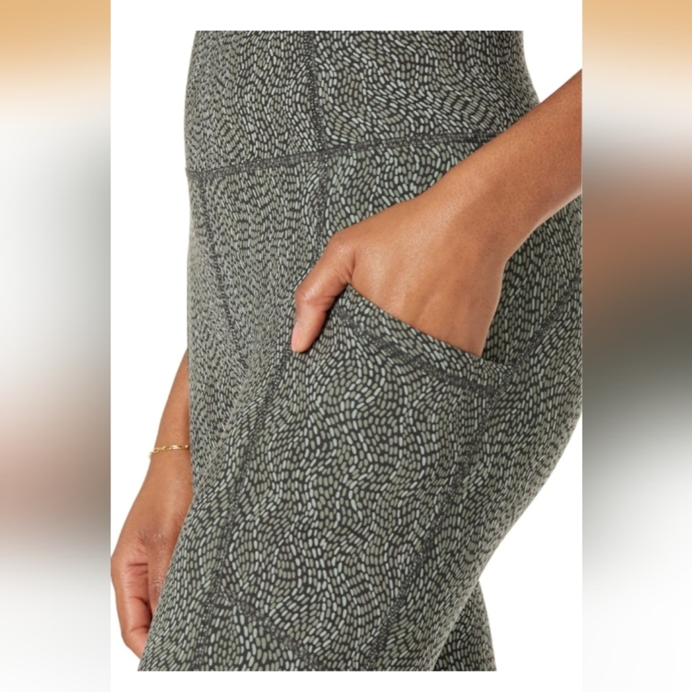 Women’s High-Waist Performance Leggings - Size Medium NWT - Picture 2 of 7